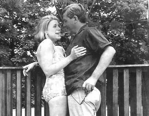 toryburch最火的视频,toryburch为什么要排队