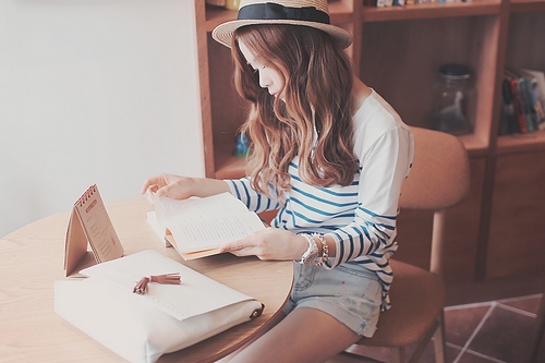 第一次见面怎么聊天比较合适,第一次见面怎么聊天不冷场