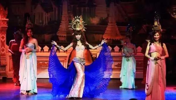 揭秘:真实的泰国人妖,昙花一现的美丽