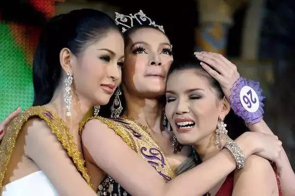 揭秘:真实的泰国人妖,昙花一现的美丽