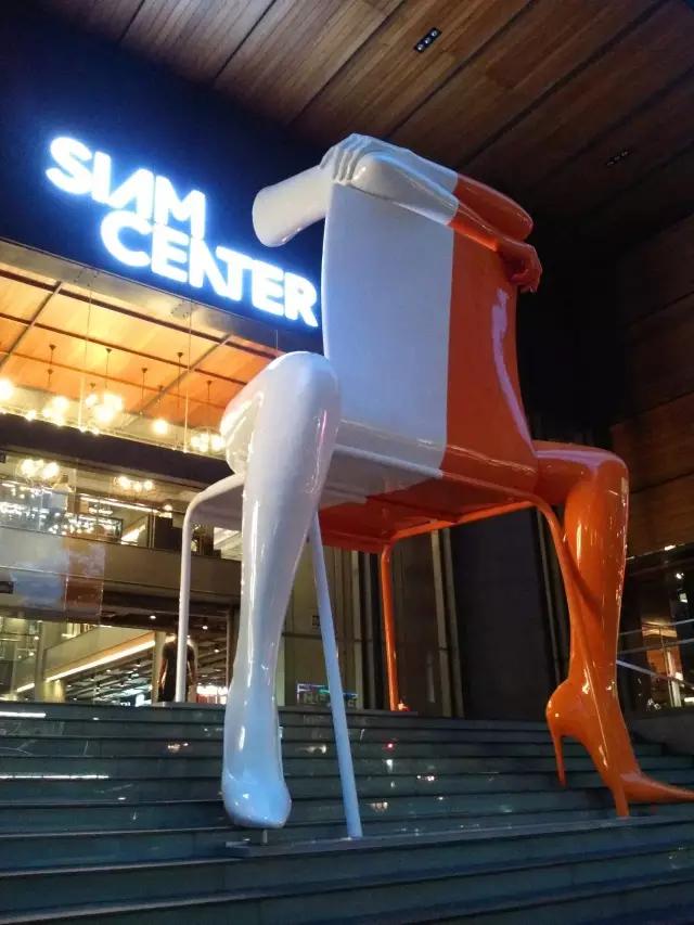 揭秘:真实的泰国人妖,昙花一现的美丽