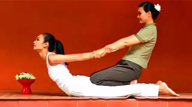 揭秘:真实的泰国人妖,昙花一现的美丽