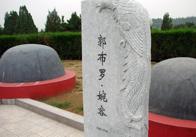 为达“邪恶”目的，她成了史上唯一活着入棺的皇后，想想也是拼了