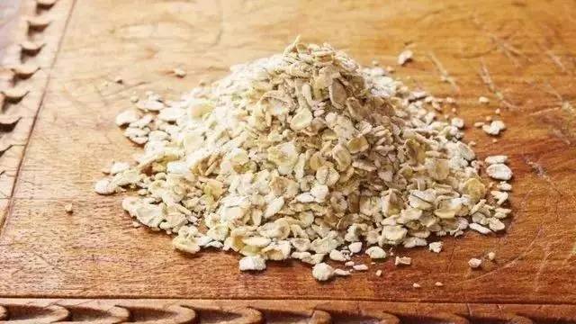 减肥期间怎么挑选10种燕麦,四月减肥高效食谱一日三餐