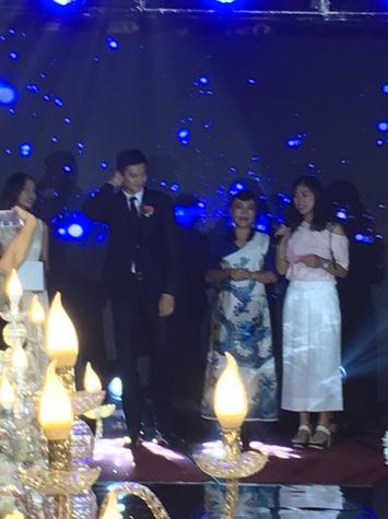 伴郎宁泽涛婚礼上和新娘打麻将,宁泽涛主持婚礼