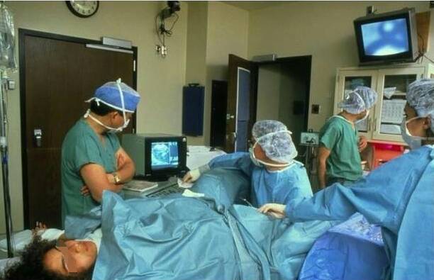 顺产一个月后掉下来一块肉,产妇生完孩子15天掉出一块肉