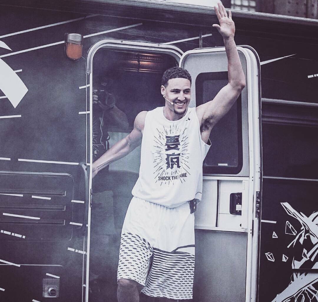 汤神和汤普森,汤神汤普森亲签球衣价值