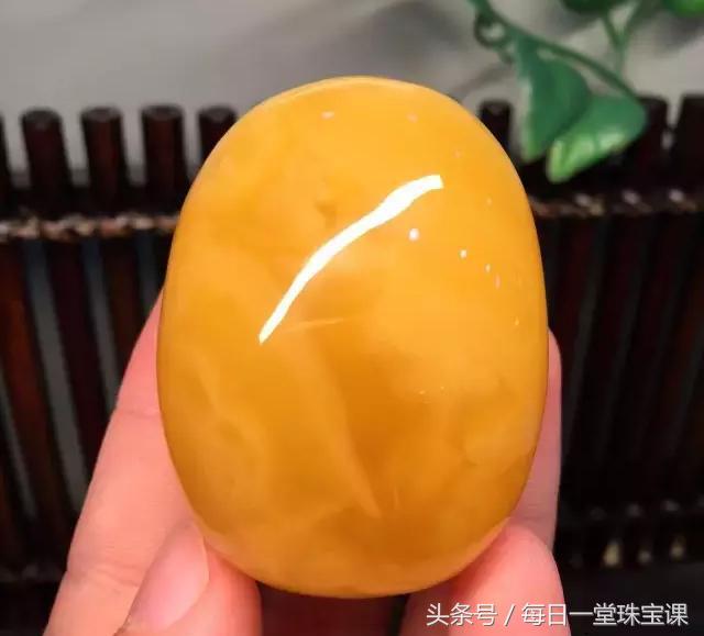 最好的蜜蜡是怎样的,300块钱可以买到什么品质的蜜蜡