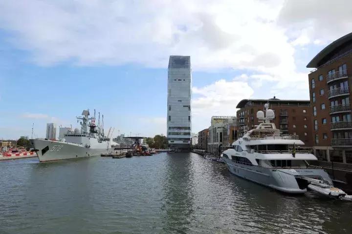 中国海军舰艇访问英国泰晤士河,中国海军震撼全世界