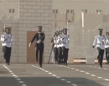 厉害了我的祖国！卡塔尔阅兵走中国正步，下口令必须用中文！