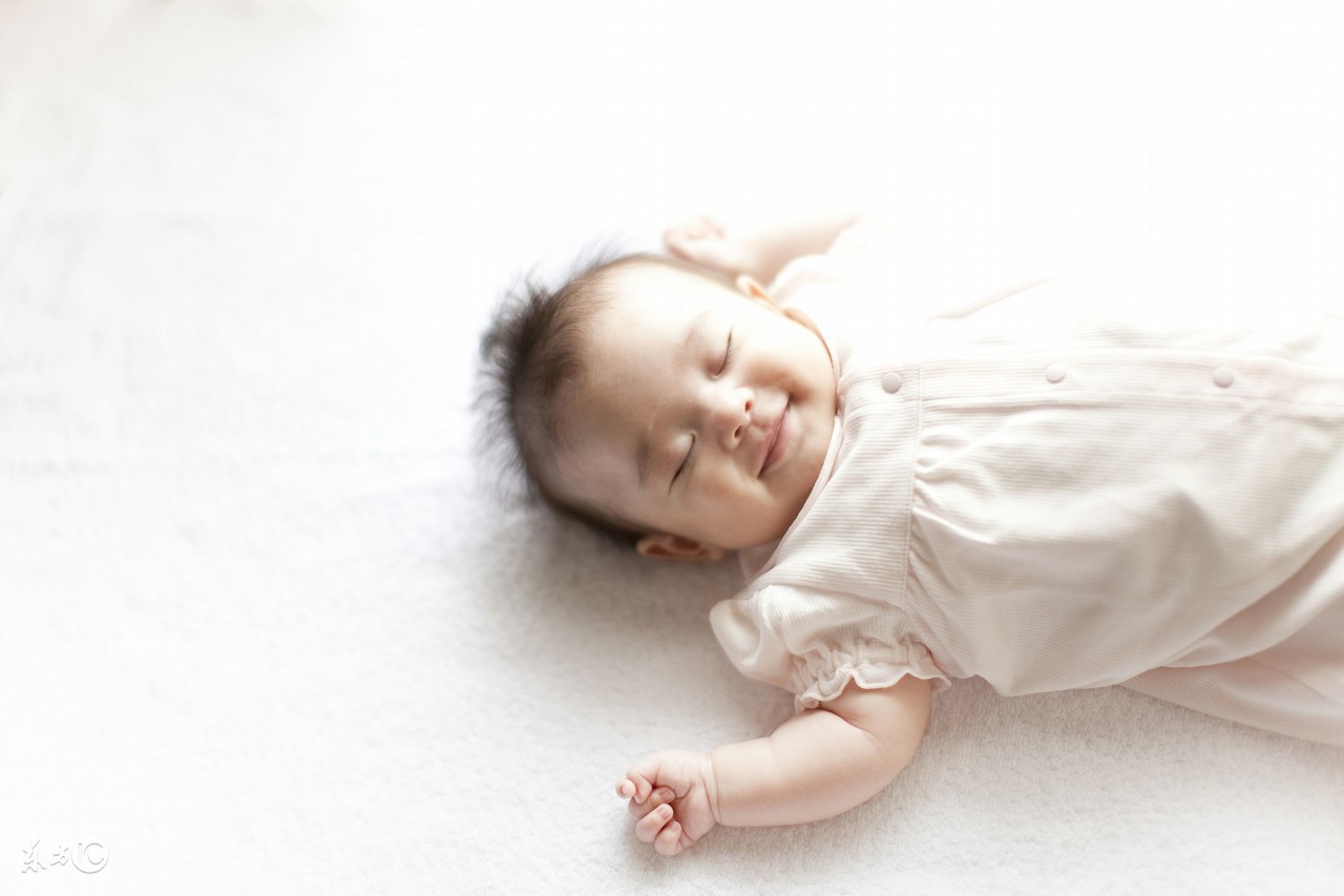 宝宝睡觉过程中一直惊跳怎么回事,宝宝睡眠中出现惊跳