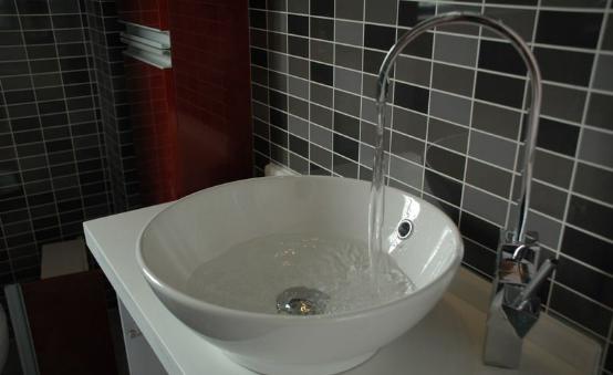 水费越交越多!水表总是自转检测却正常,这次被我发现猫腻了