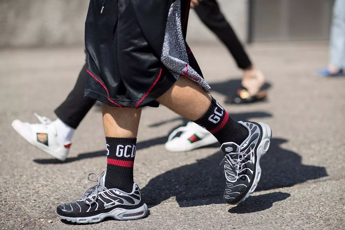 给你一份Sneaker趋势分析，让你在潮流的道路上越走越顺！