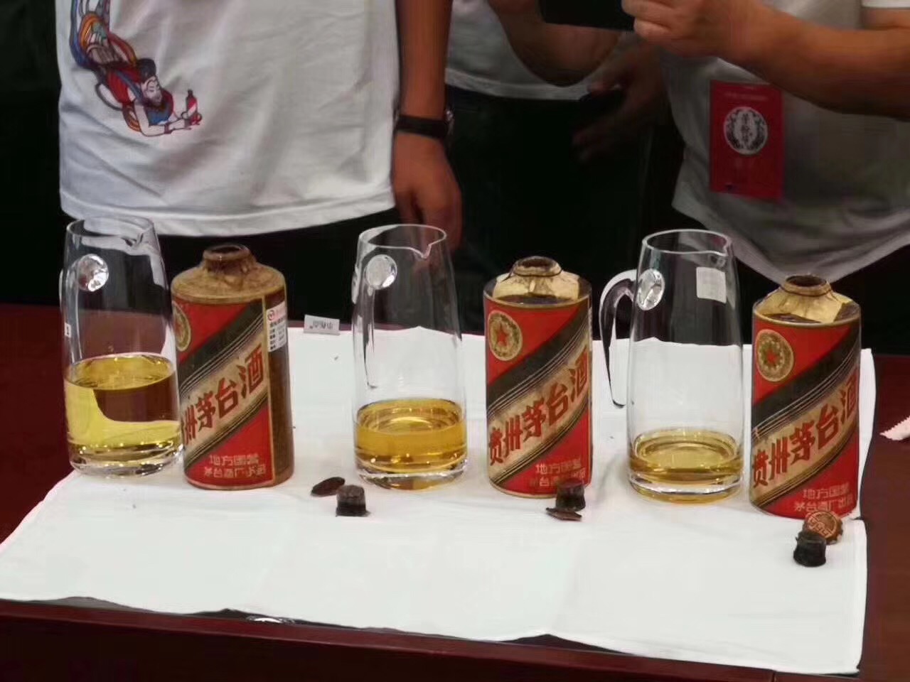 不看酒瓶子酒标如何识别好酒,白酒标签认可号代表什么