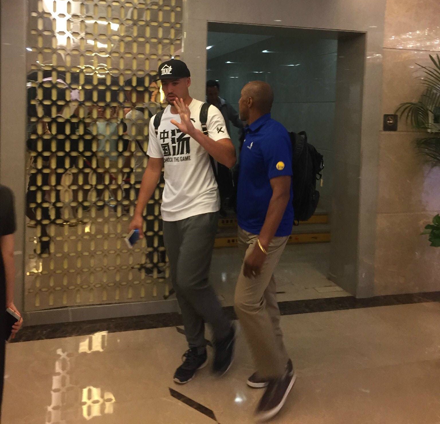 汤神和汤普森,汤神汤普森亲签球衣价值