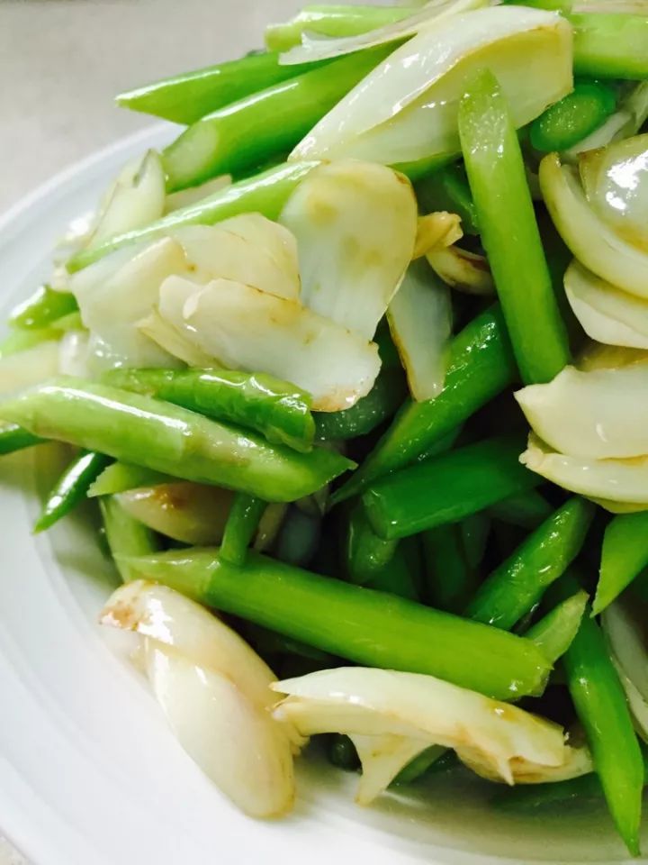 养肺润肺的最佳食谱,百合养肺排毒食疗方法