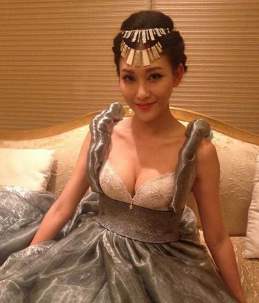 她为父还债！因《云海玉弓缘》走红，曾因拒绝*规则潜**被雪藏