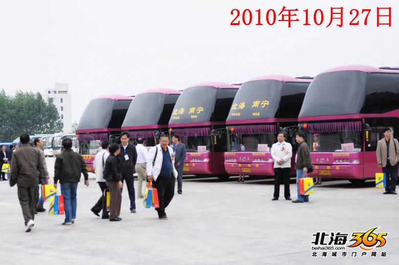 国庆最后一天的北海车站,火车站挤死人,汽车站空寥寥