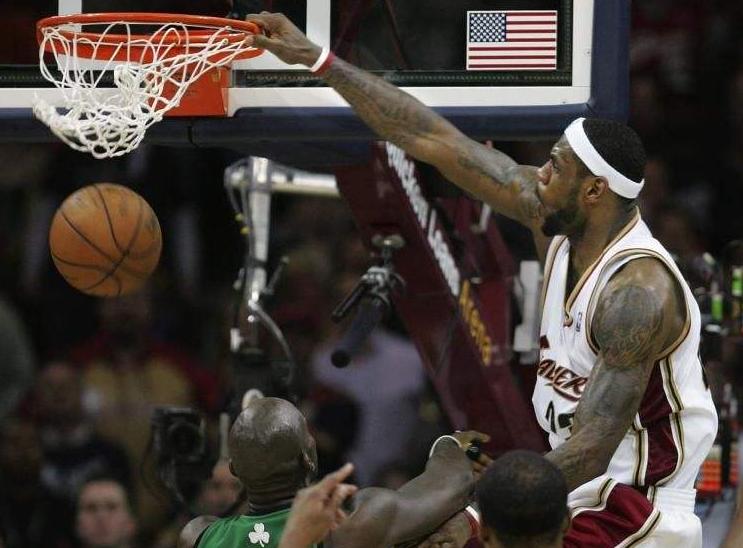 詹皇十大经典战役,詹皇最强一扣