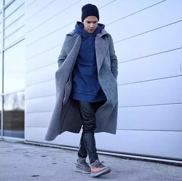 大衣搭配球鞋,一件大衣搭配一双球鞋时髦到爆了