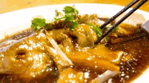 大师傅教你做正宗的西湖醋鱼，芡汁清淡，肉质鲜嫩，学会超有面子