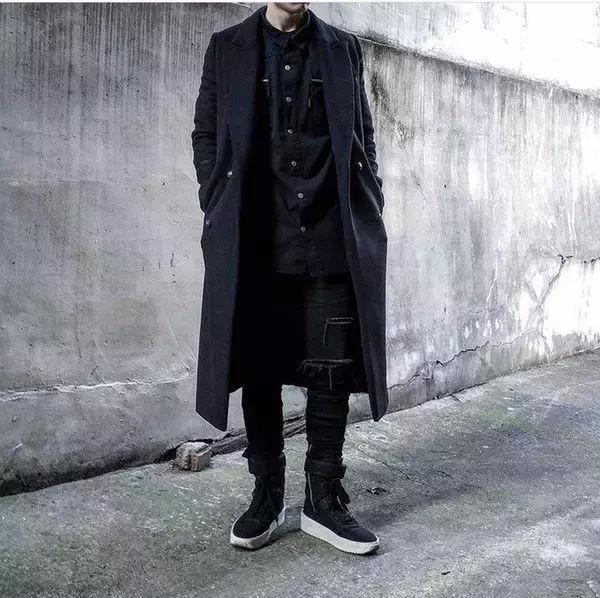 大衣搭配球鞋,一件大衣搭配一双球鞋时髦到爆了