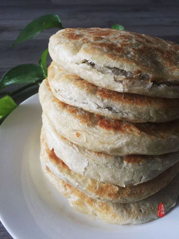 外皮酥脆馅料浓郁,外皮焦香酥脆内馅丰富柔软