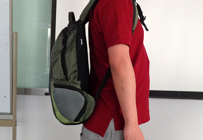 给大家推荐一款双肩包,Doughnut双肩包的多种背法