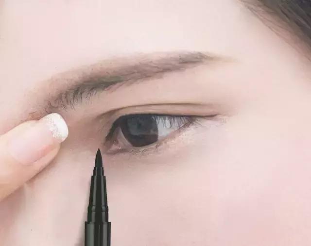 新手画裸妆要画眼线吗,如何画眼线单眼皮裸妆
