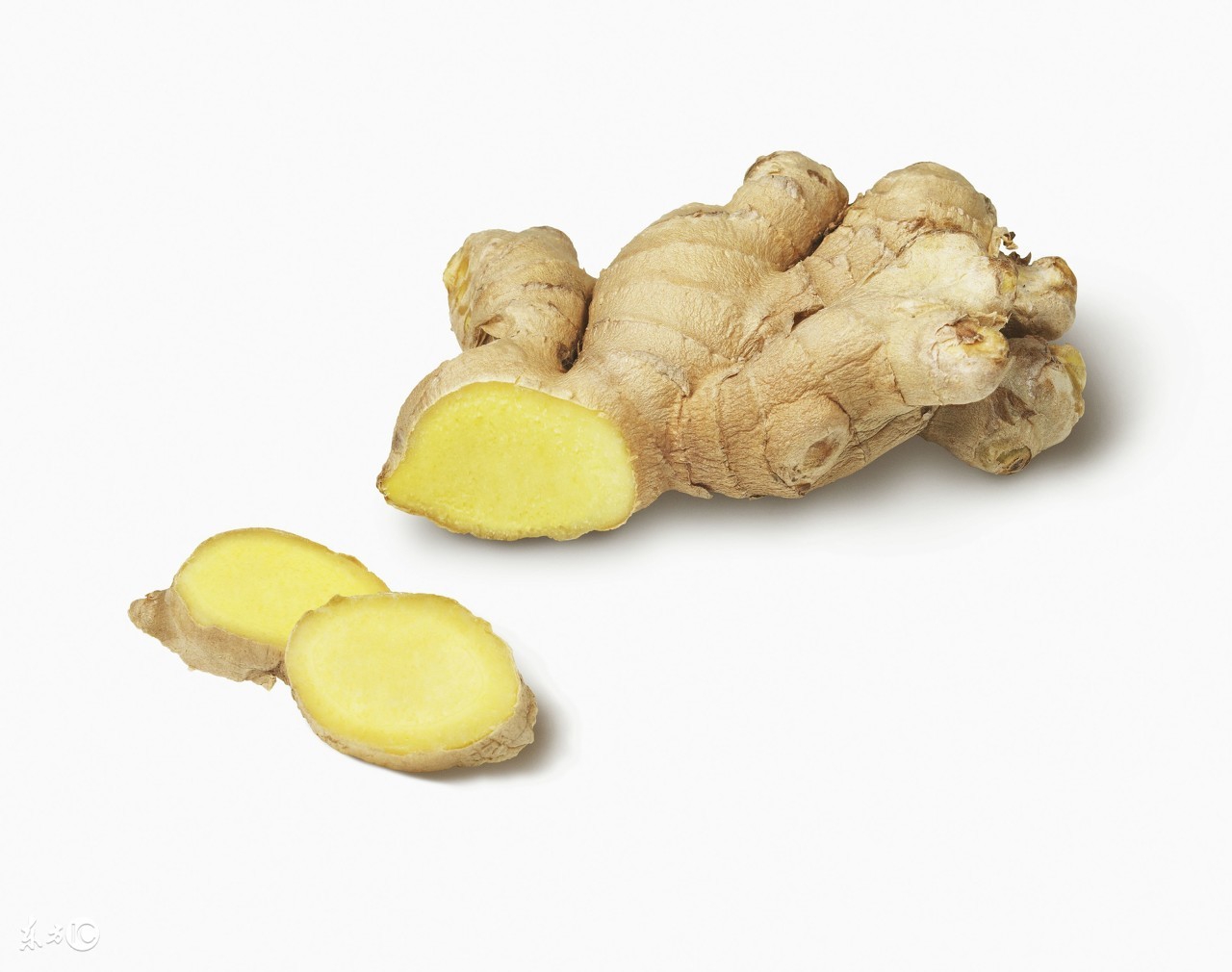 舌苔是厚厚的白苔用“姜”治口臭;舌苔发黄喝“萝卜汁”治口臭