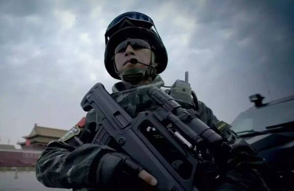 有组图叫“军装难挡青春靓丽”，我不同意