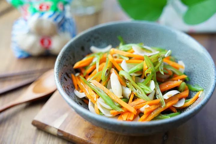 养肺润肺的最佳食谱,百合养肺排毒食疗方法