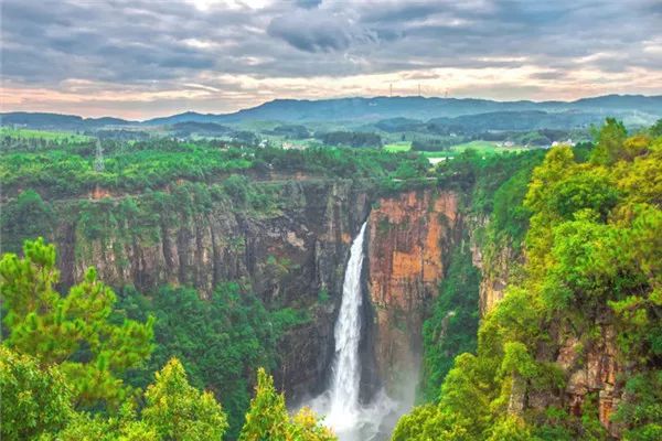 广东怀集县龙岩洞著名景点,广东溶洞旅游攻略大全