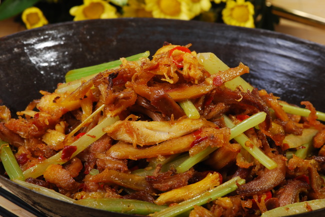 长得漂亮收入却不高,长得漂亮又会赚钱就是脾气不太好