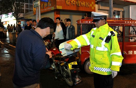 柳州运管查非法营运,柳州严查电动三轮车