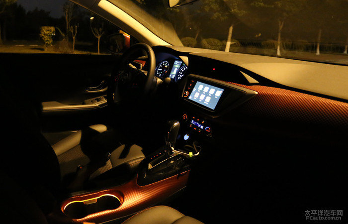 外观和实用方面也各有特色,蓝鸟外观漂亮