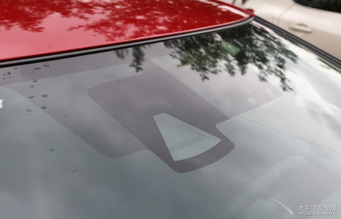 外观和实用方面也各有特色,蓝鸟外观漂亮