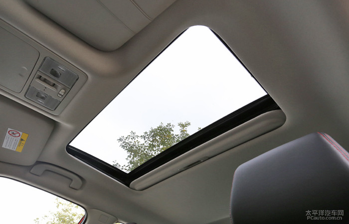 外观和实用方面也各有特色,蓝鸟外观漂亮