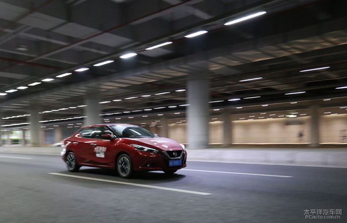 外观和实用方面也各有特色,蓝鸟外观漂亮