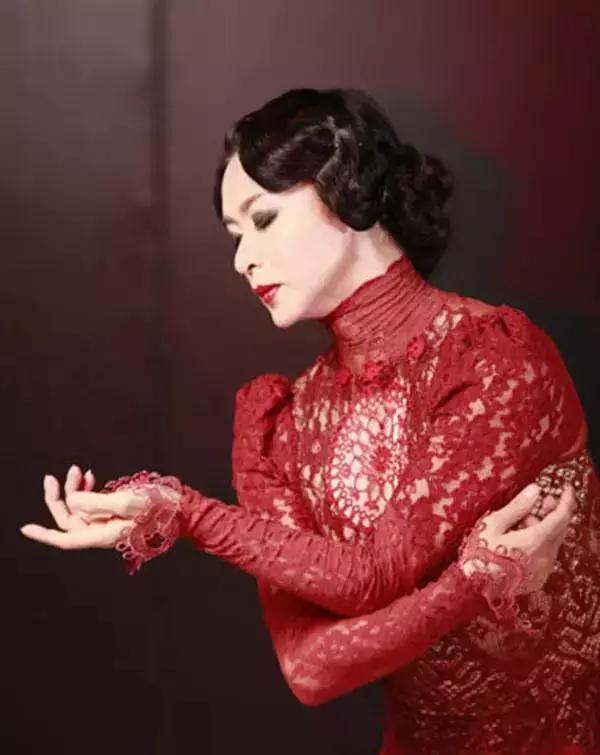 男子遭雷劈一夜之间变女人，3万块就可以变性你信不