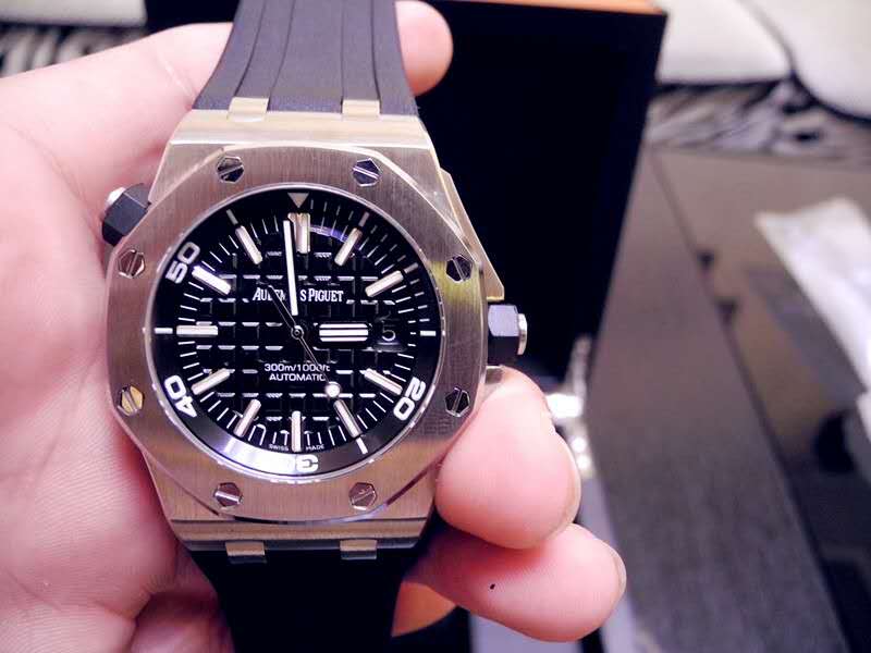 爱彼王国的奠基者—15703皇家橡树离岸型简介