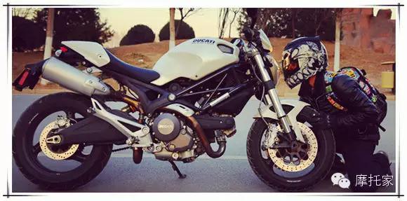 杜卡迪696摩托官方价格多少钱,哪年的杜卡迪696比较好