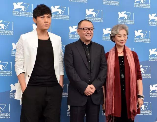 七次提名三大国际电影节影帝,大家却只知道他是女王小老公!