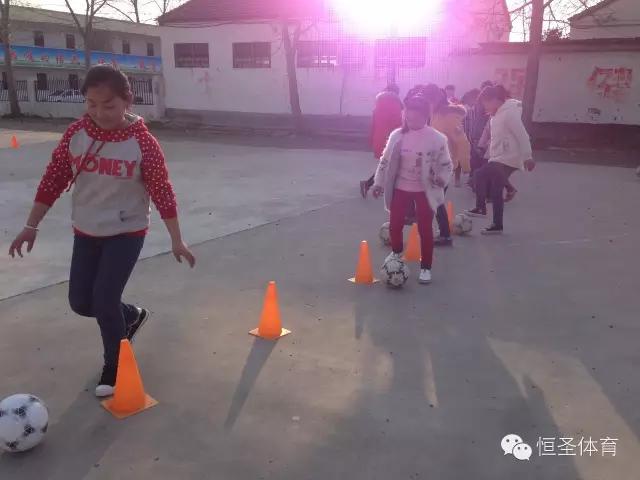 给孩子足够的锻炼才是最好的教育,传授技能给孩子