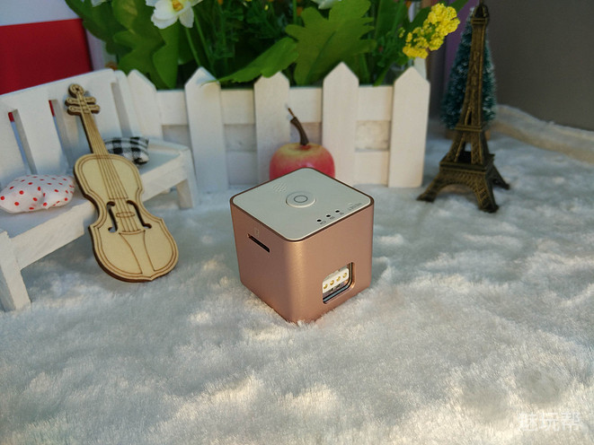 你驾驶，她帮你看风景