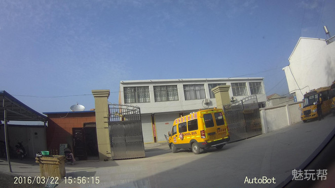 你驾驶，她帮你看风景