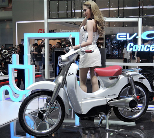 本田supercub125超级幼兽智能版,本田幼兽crosscub白色上市时间