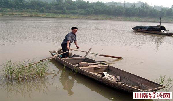 波翻浪涌,长江第一坝旅行