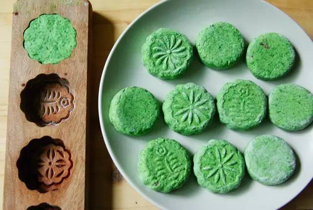 赶在清明之前，为自己做一只青团|一切时节皆与故土食物相关