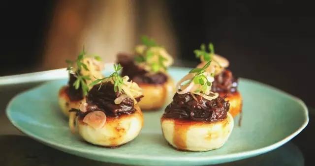 揭秘:真实的泰国人妖,昙花一现的美丽